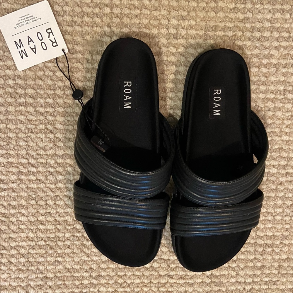 NWT Roam sandals